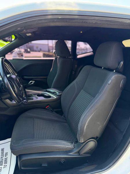 2017 Dodge Challenger SXT