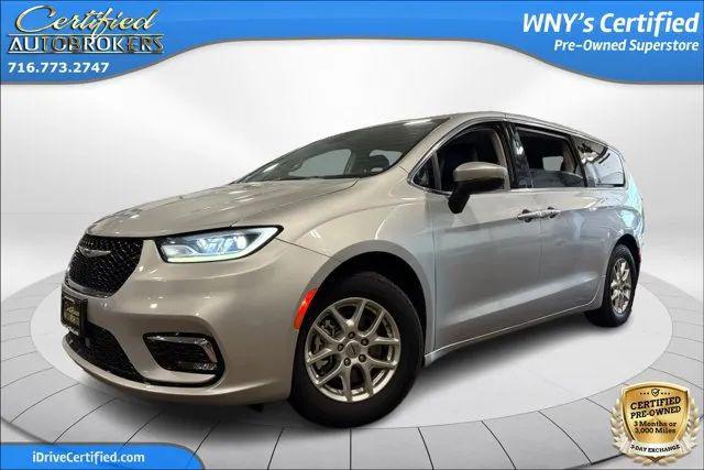 2023 Chrysler Pacifica Touring L for sale in Grand Island, NY