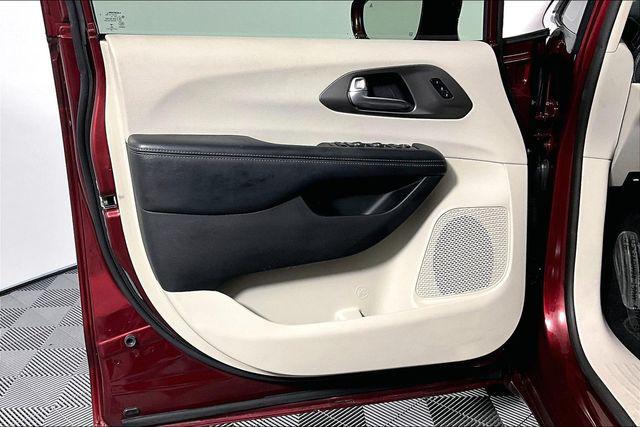 Used 2019 Chrysler Pacifica Limited For Sale in Olive Branch, MS