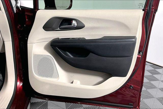 Used 2019 Chrysler Pacifica Limited For Sale in Olive Branch, MS