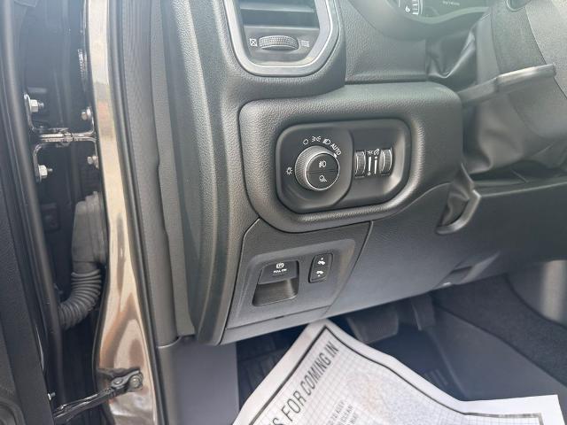 2025 Ram 1500 Big Horn Crew Cab 4x4 5'7" Box