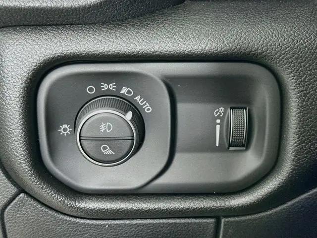 2026 Ram 1500 Express Crew Cab 4x4 57 Box