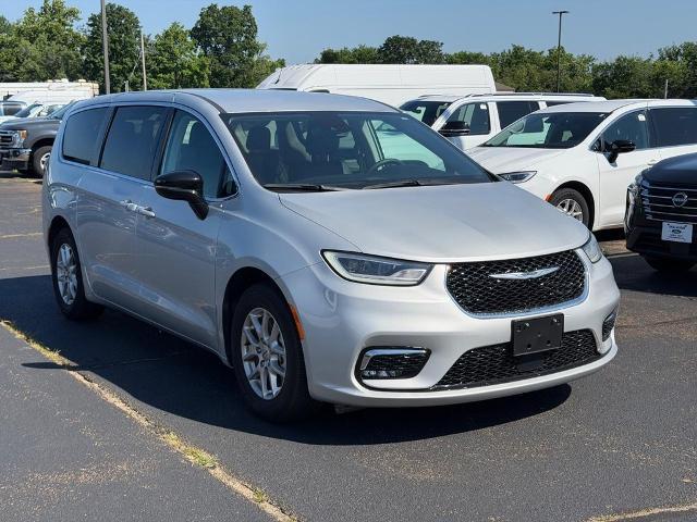 2024 Chrysler Pacifica Touring L for sale in Farmington, MO