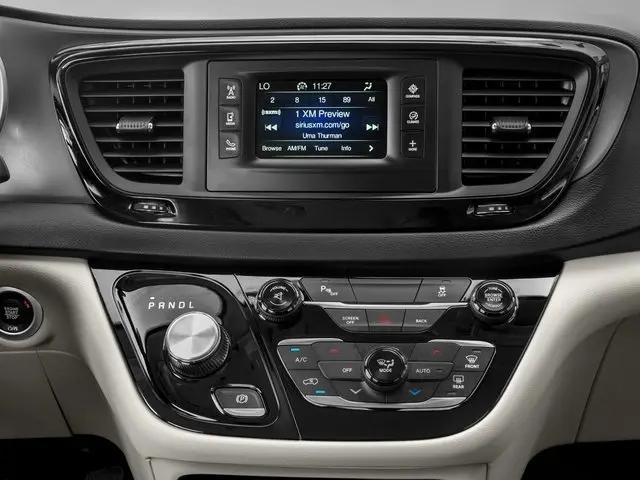 2017 Chrysler Pacifica Touring-L Plus