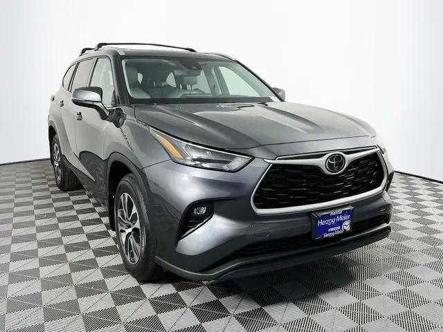 2022 Toyota Highlander XLE for sale in Beaverton, OR