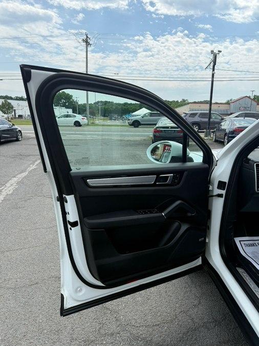2023 Porsche Cayenne Platinum Edition