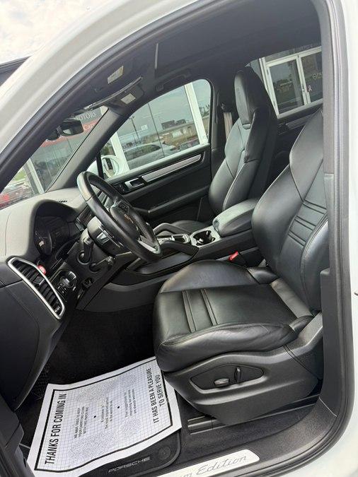 2023 Porsche Cayenne Platinum Edition