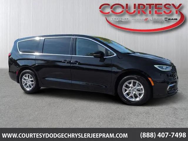 2024 Chrysler Pacifica Touring L for sale in Stonecrest, GA