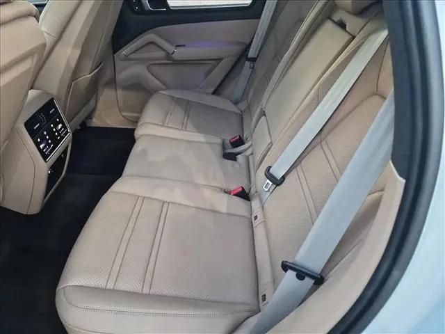 2023 Porsche Cayenne Platinum Edition