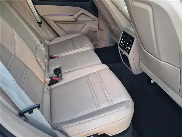 2023 Porsche Cayenne Platinum Edition