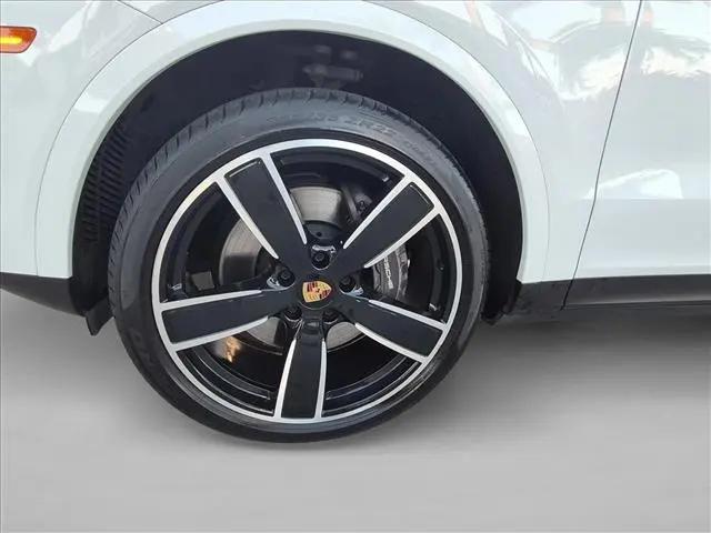 2023 Porsche Cayenne Platinum Edition