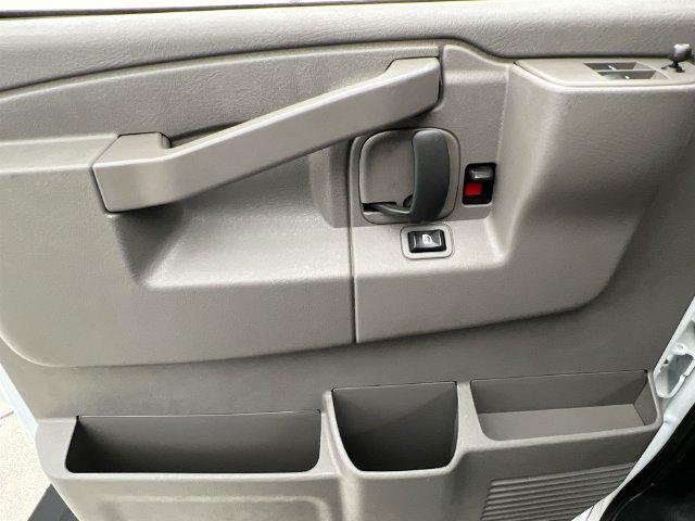 2025 Chevrolet Express Passenger RWD 3500 Extended Wheelbase LT