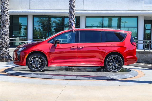 2027 Chrysler Pacifica Limited