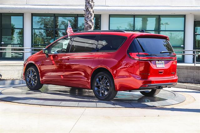 2027 Chrysler Pacifica Limited
