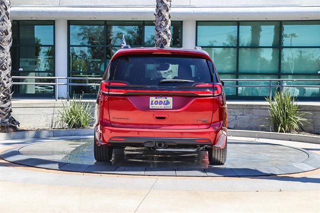 2027 Chrysler Pacifica Limited