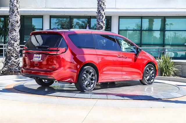 2027 Chrysler Pacifica Limited