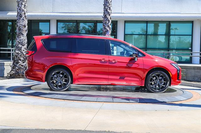 2027 Chrysler Pacifica Limited