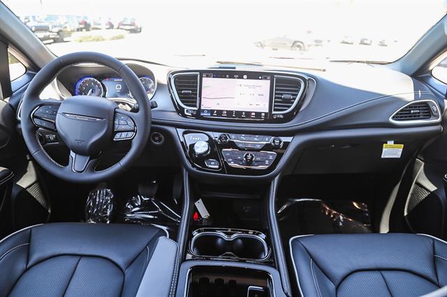 2027 Chrysler Pacifica Limited