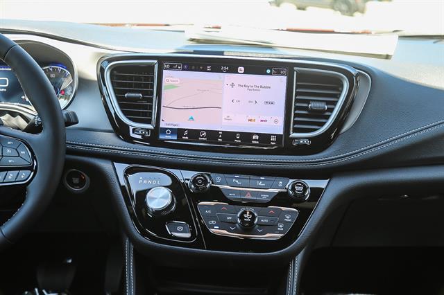 2027 Chrysler Pacifica Limited