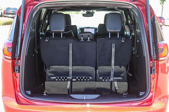 2027 Chrysler Pacifica Limited