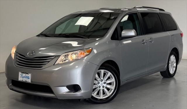 2015 Toyota Sienna LE 7 Passenger for sale in AURORA, IL