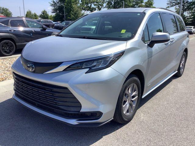 2021 Toyota Sienna LE for sale in AVON, IN