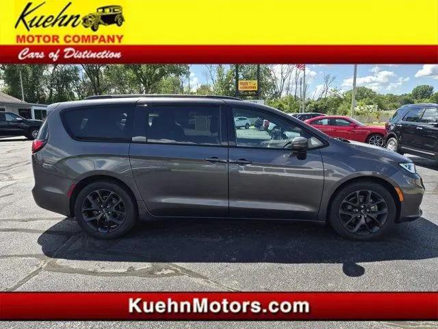 2022 Chrysler Pacifica Touring L for sale in Austin, MN