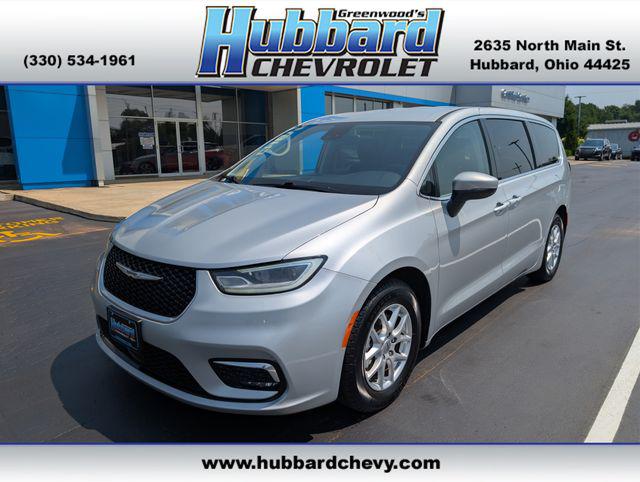 2023 Chrysler Pacifica Touring L for sale in Hubbard, OH