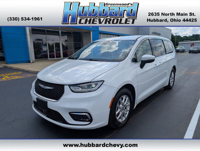 2023 Chrysler Pacifica Touring L for sale in Hubbard, OH