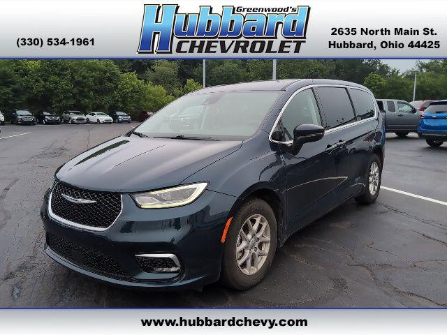 2023 Chrysler Pacifica Touring L for sale in Hubbard, OH