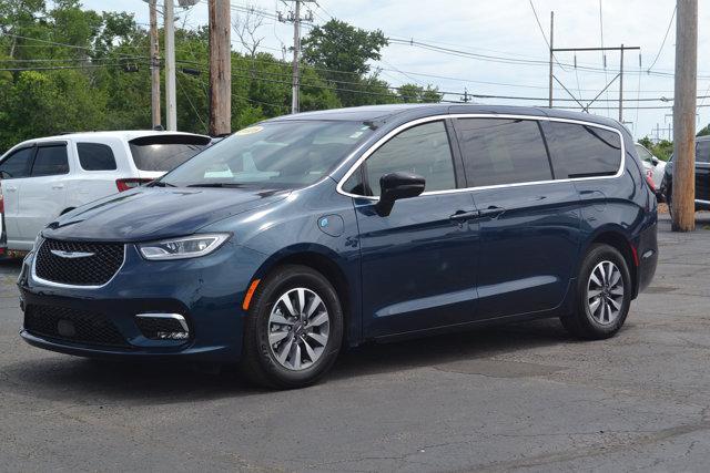 2025 Chrysler Pacifica Hybrid Select