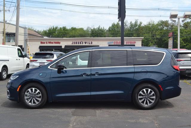 2025 Chrysler Pacifica Hybrid Select