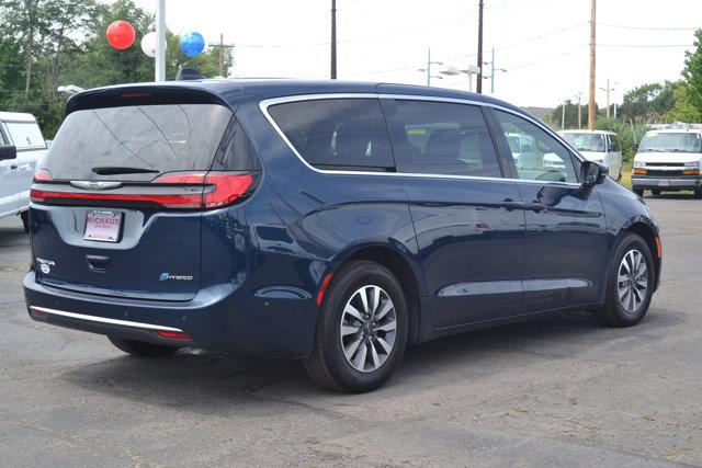 2025 Chrysler Pacifica Hybrid Select