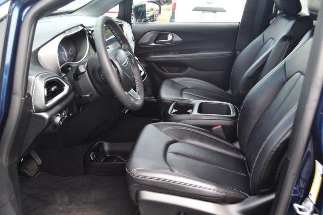 2025 Chrysler Pacifica Hybrid Select