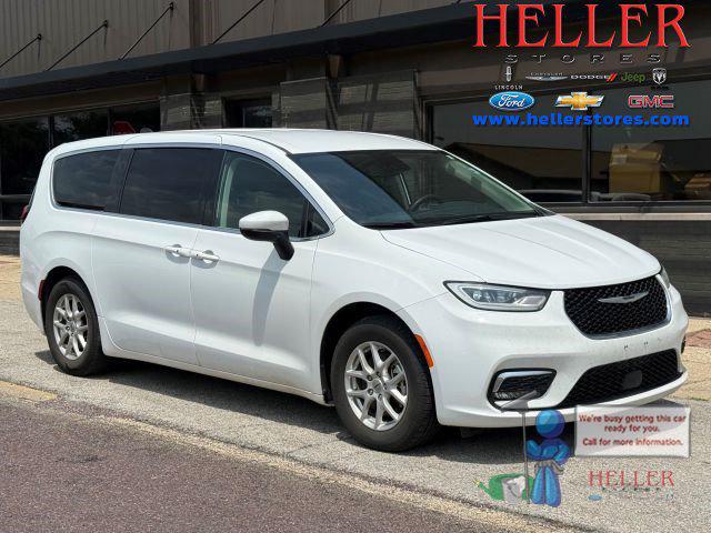 2023 Chrysler Pacifica Touring L for sale in El Paso, IL