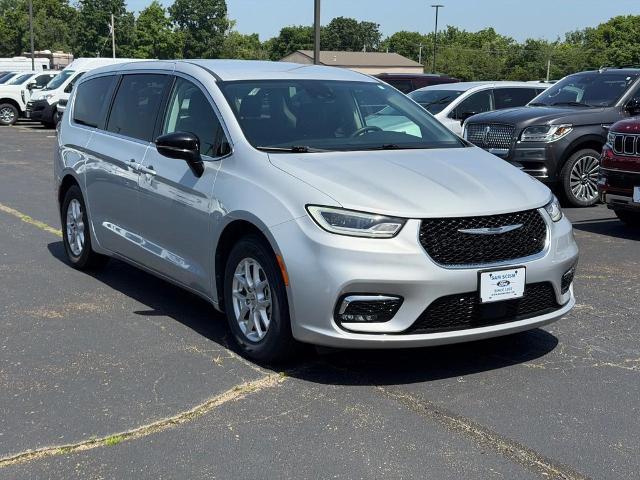 2024 Chrysler Pacifica Touring L for sale in Farmington, MO