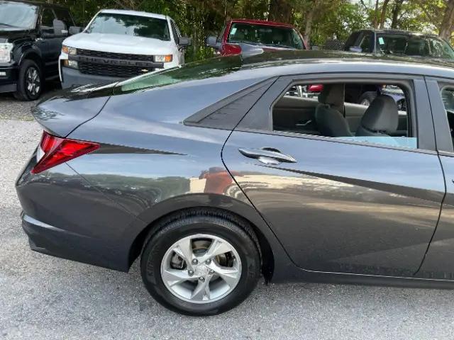 2023 Hyundai Elantra SE