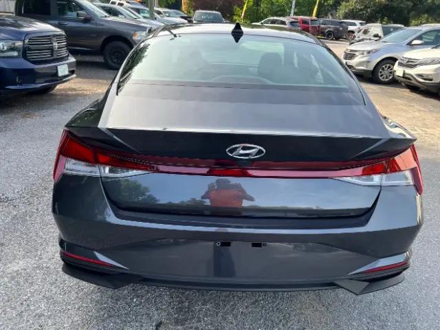 2023 Hyundai Elantra SE