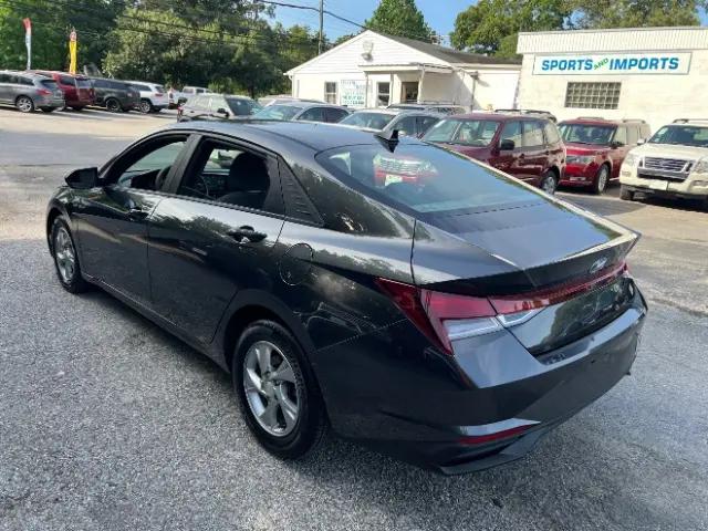 2023 Hyundai Elantra SE