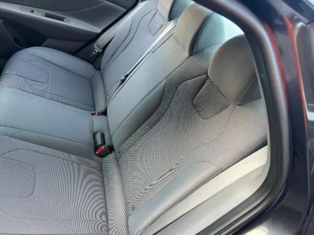 2023 Hyundai Elantra SE