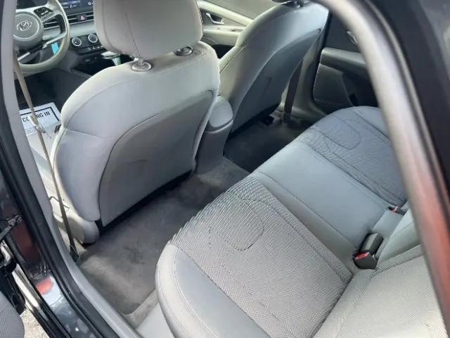 2023 Hyundai Elantra SE