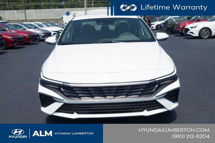 New 2026 White Hyundai SE image 3