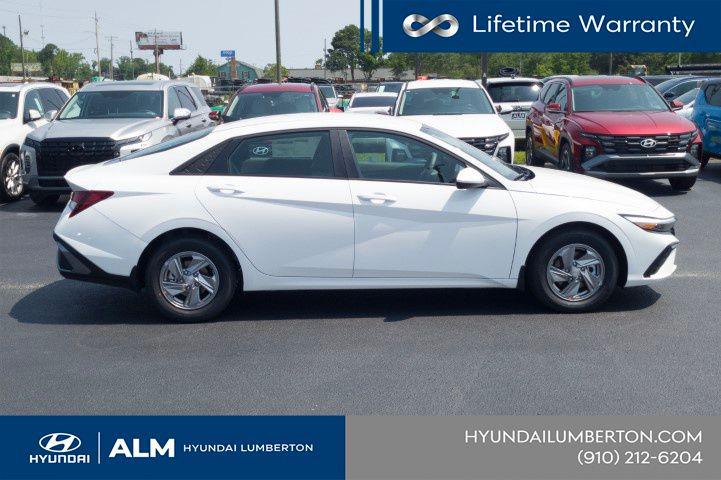 New 2026 White Hyundai SE image 5