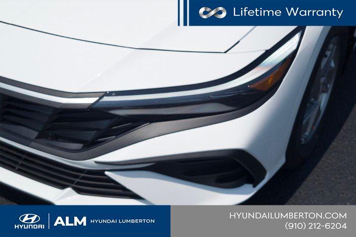 New 2026 White Hyundai SE image 10