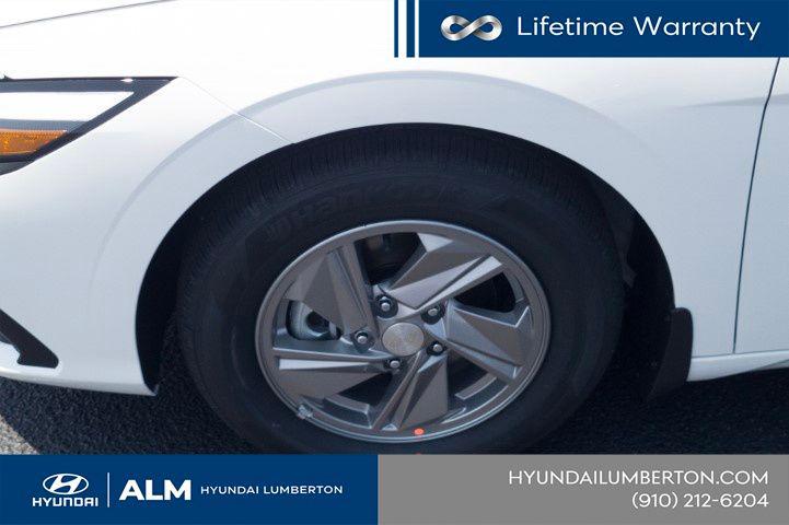 New 2026 White Hyundai SE image 11