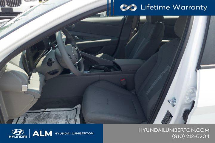 New 2026 White Hyundai SE image 13