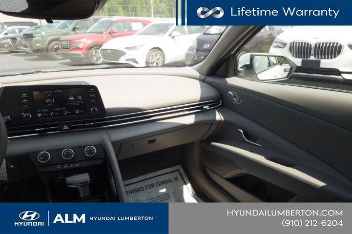 New 2026 White Hyundai SE image 18