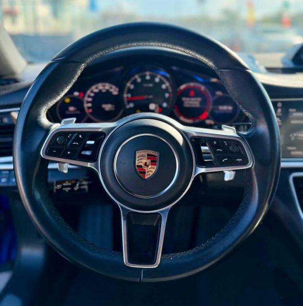 2017 Porsche Panamera 4
