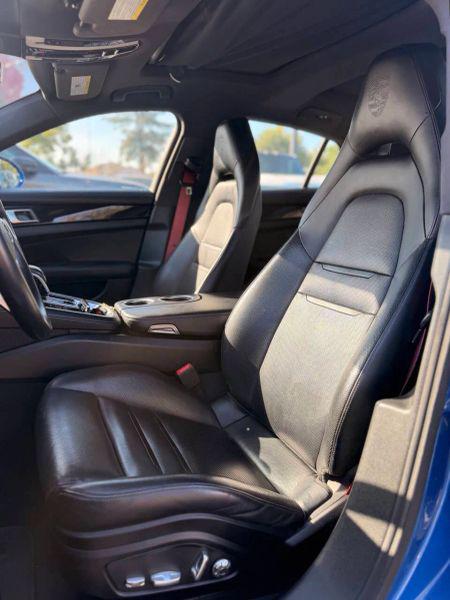 2017 Porsche Panamera 4