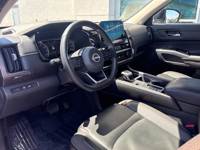 2023 Nissan Pathfinder SL FWD